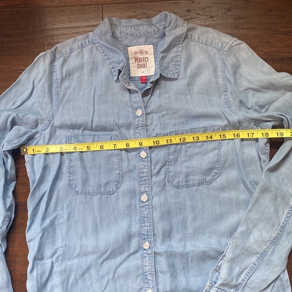 SO brand perfect shirt relaxed fit chambray button down shirt size medium - Picture 6 of 10